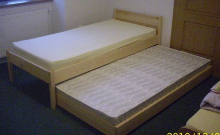 Postel s přistýlkou